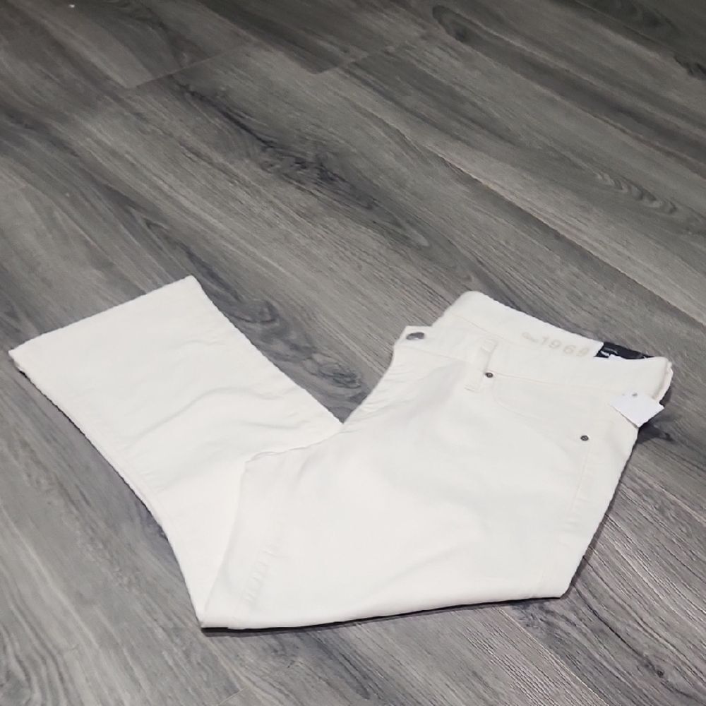 NWT Gap 1969 Cropped Bootcut White Jeans